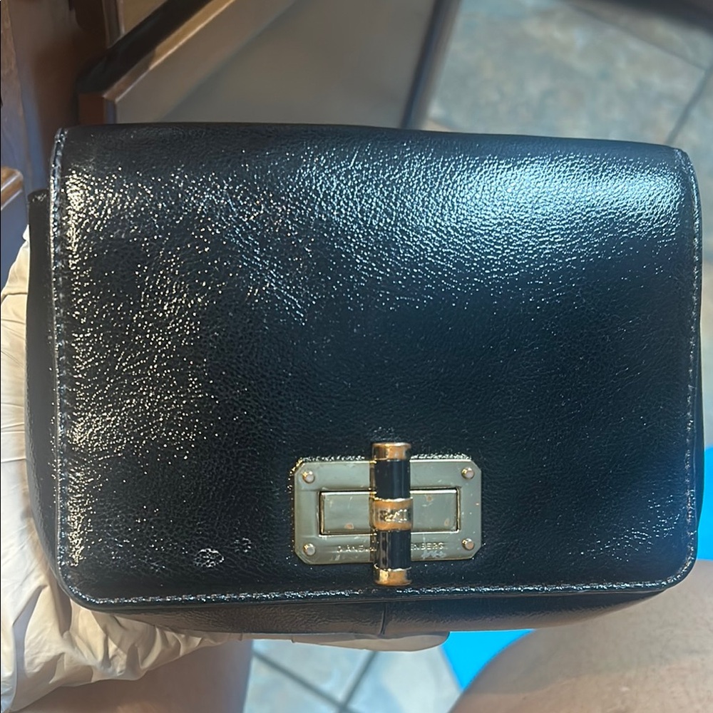 Dianne gone Fenberg small paten leather 
Shoulder back/cross body